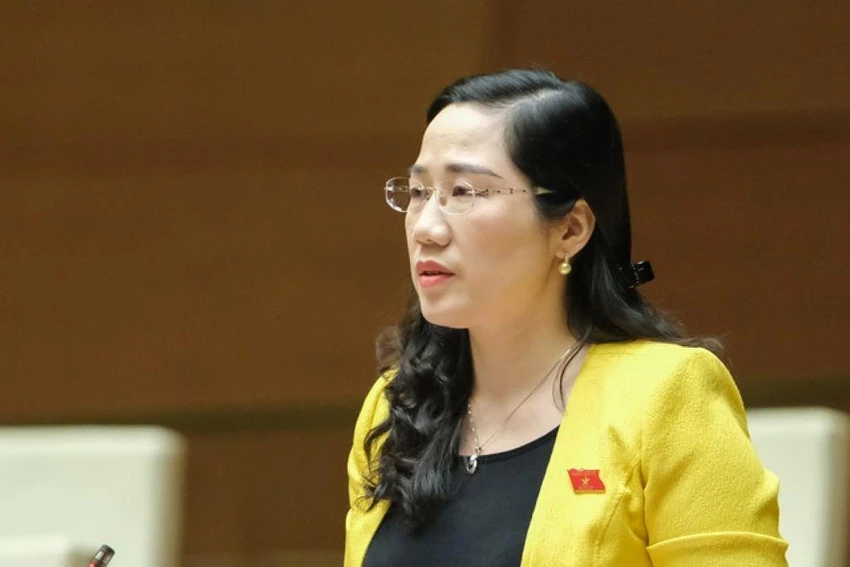 Đại biểu Nguyễn Thị Thủy nêu và cảnh báo tình trạng móc ngoặc trong đấu giá đất đai, tài sản của Nhà nước theo kiểu móc ngoặc, dìm giá. Ảnh: VGP Đại biểu Nguyễn Thị Thủy nêu và cảnh báo tình trạng móc ngoặc trong đấu giá đất đai, tài sản của Nhà nước theo kiểu móc ngoặc, dìm giá. Ảnh: VGP