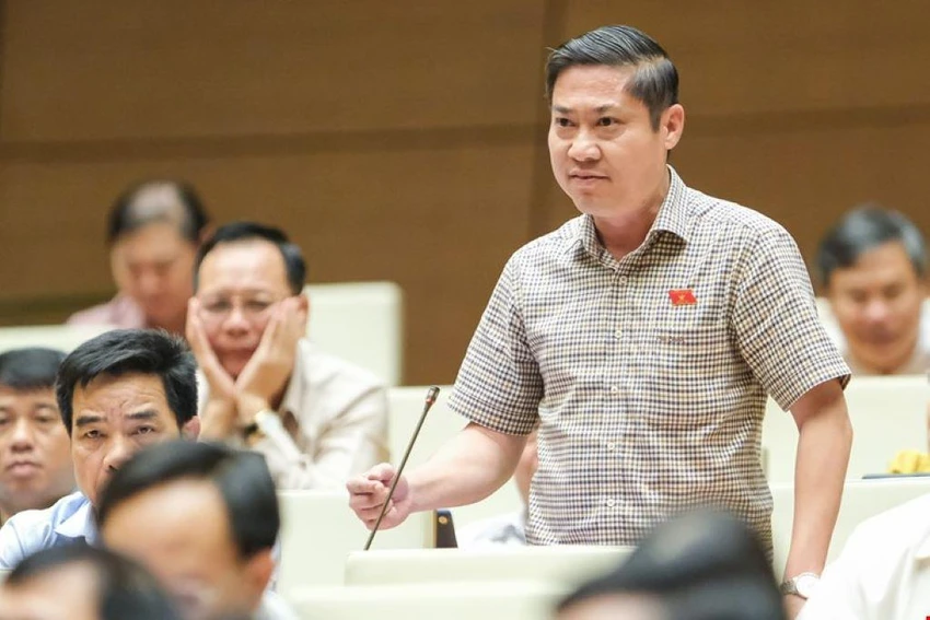 Đại biểu Phan Thái Bình, đoàn Quảng Nam cho rằng cần quy định các biện pháp chống thất thu thuế đối với chuyển nhượng bất động sản phải rõ ràng, tránh nhũng nhiễu. Ảnh: QH