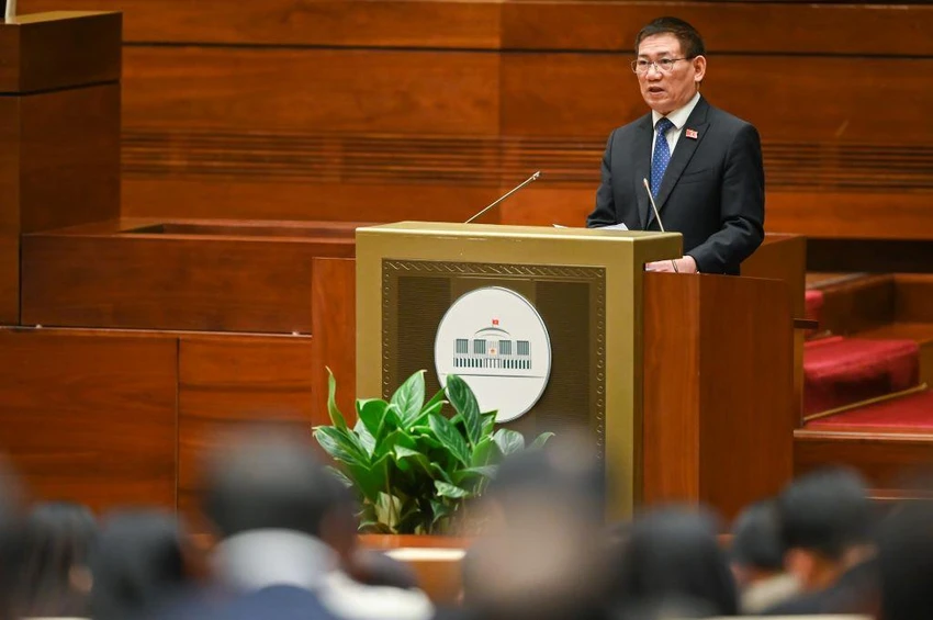 Bộ trưởng Bộ Tài chính Hồ Đức Phớc trình bày các vấn đề về tài chính - NSNN trước Quốc hội chiều 20-10. Ảnh: ĐP Bộ trưởng Bộ Tài chính Hồ Đức Phớc trình bày các vấn đề về tài chính - NSNN trước Quốc hội chiều 20-10. Ảnh: ĐP