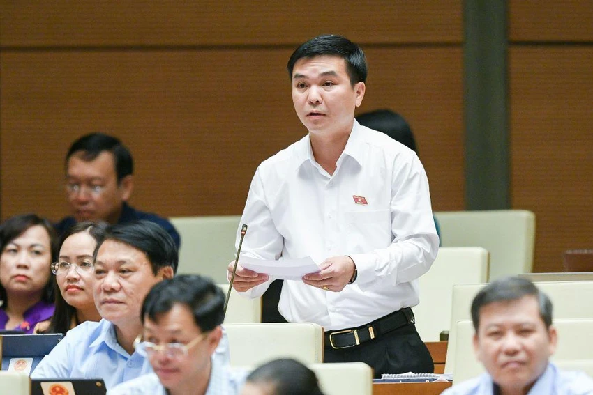 ĐB Hà Sỹ Hưng đặt câu hỏi chất vấn Bộ trưởng Phạm Thị Thanh Trà. Ảnh: QH ĐB Hà Sỹ Hưng đặt câu hỏi chất vấn Bộ trưởng Phạm Thị Thanh Trà. Ảnh: QH
