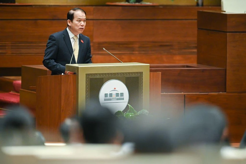 Chủ nhiệm Ủy ban Pháp luật Hoàng Thanh Tùng trình bày báo cáo tiếp thu, giải trình. Ảnh: QH Chủ nhiệm Ủy ban Pháp luật Hoàng Thanh Tùng trình bày báo cáo tiếp thu, giải trình. Ảnh: QH