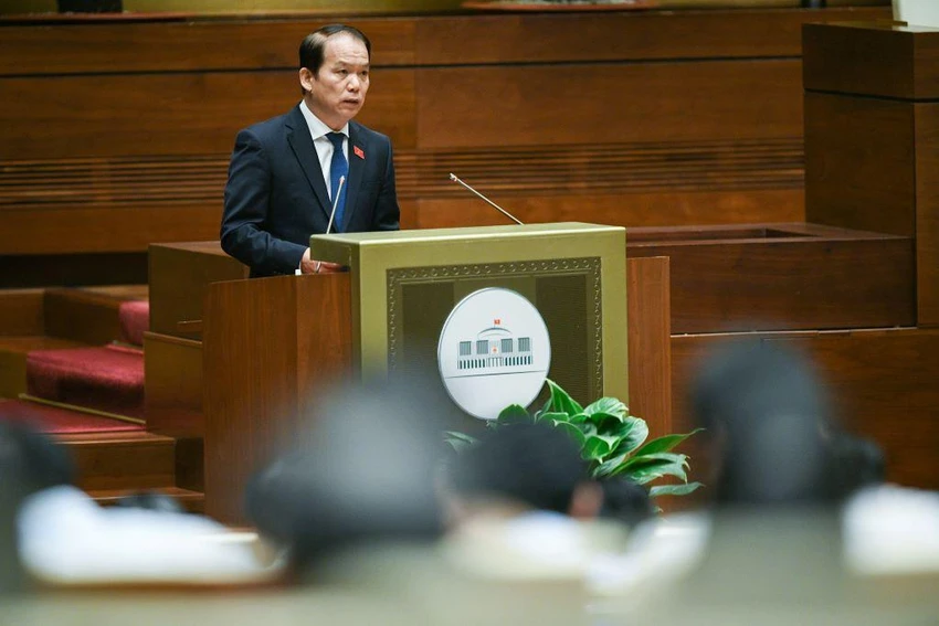 Chủ nhiệm Ủy ban Pháp luật Hoàng Thanh Tùng trình bày báo cáo giải trình, tiếp thu ý kiến về Nghị quyết phân bổ ngân sách 2023