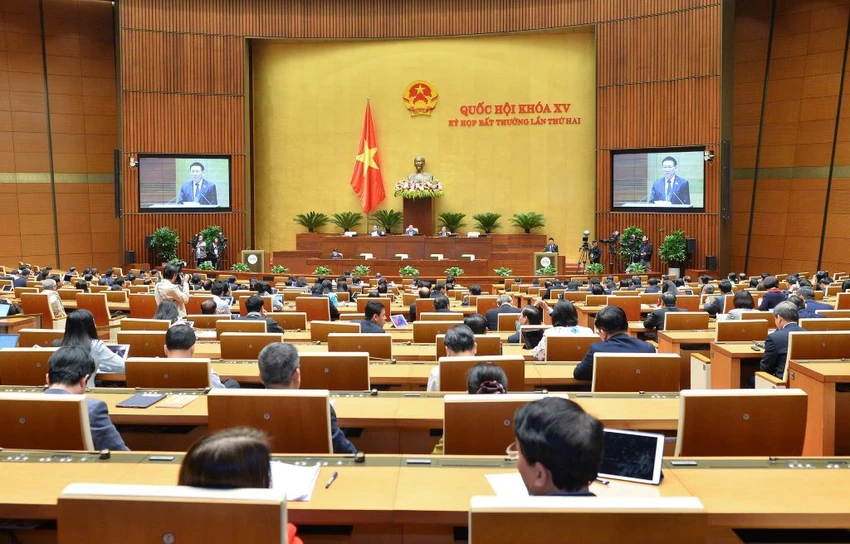 Quốc hội nghe Bộ trưởng Bộ Tài chính trình bày tờ trình về chuyển hơn 5.000 tỉ kinh phí phòng, chống COVID-19 năm 2021 sang năm 2022. Ảnh: QH Quốc hội nghe Bộ trưởng Bộ Tài chính trình bày tờ trình về chuyển hơn 5.000 tỉ kinh phí phòng, chống COVID-19 năm 2021 sang năm 2022. Ảnh: QH