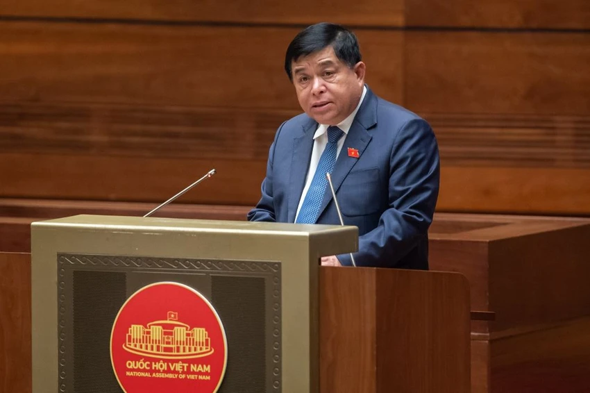 Bộ trưởng Nguyễn Chí Dũng trình bày báo cáo trước Quốc hội. Ảnh: QH Bộ trưởng Nguyễn Chí Dũng trình bày báo cáo trước Quốc hội. Ảnh: QH