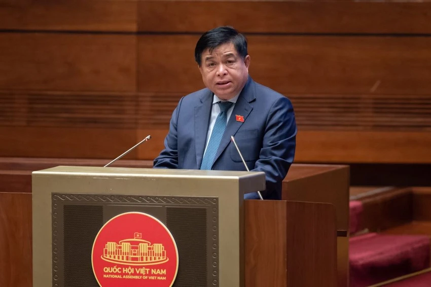 Bộ trưởng Nguyễn Chí Dũng trình bày tờ trình của Chính phủ về dự thảo Nghị quyết của Quốc hội về các chính sách, cơ chế đặc thù phát triển TP.HCM. Ảnh: QH