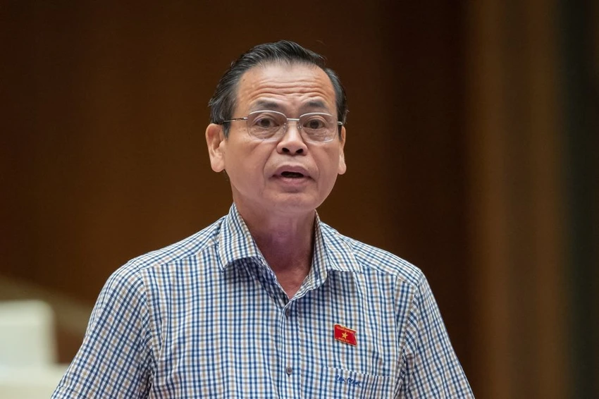 ĐB Trần Hữu Hậu nói việc bảo vệ cán bộ dám nghĩ, dám làm trở nên khó khăn. Ảnh: QH ĐB Trần Hữu Hậu nói việc bảo vệ cán bộ dám nghĩ, dám làm trở nên khó khăn. Ảnh: QH
