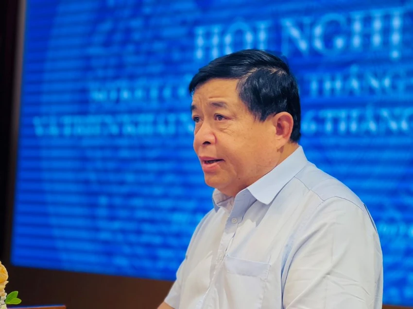Bộ trưởng Bộ KH&amp;ĐT Nguyễn Chí Dũng phát biểu khai mạc hội nghị. Ảnh: CHÂN LUẬN