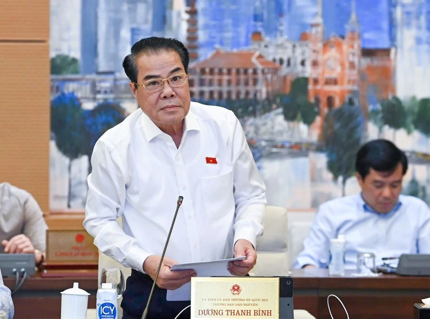 Trưởng ban Dân nguyện Dương Thanh Bình trình bày báo cáo. Ảnh: TOÀN NGUYỄN Trưởng ban Dân nguyện Dương Thanh Bình trình bày báo cáo. Ảnh: TOÀN NGUYỄN
