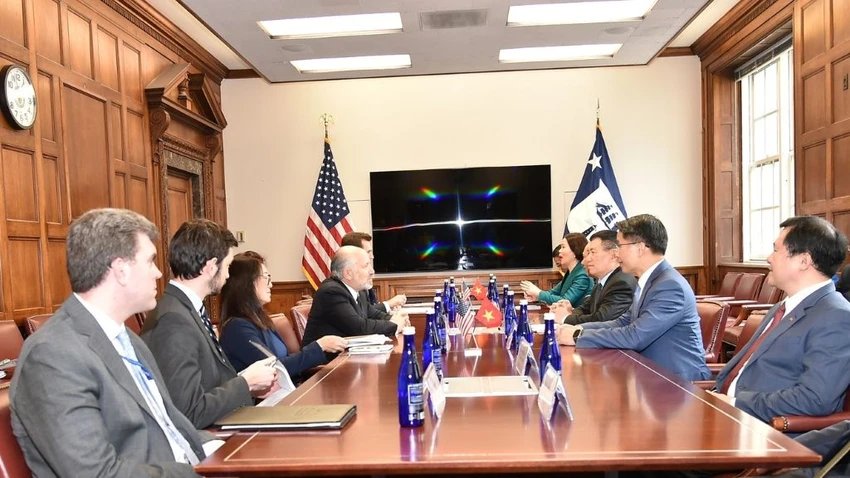 ho-duc-phoc-thuong-mai-lutnick.jpg