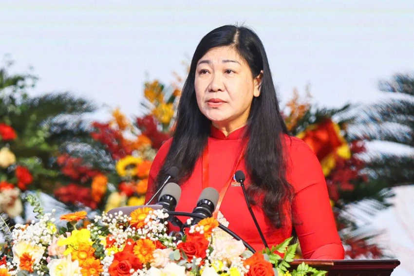 nguyen-lan-huong-chu-tich-mat-tran-ha-noi.jpg