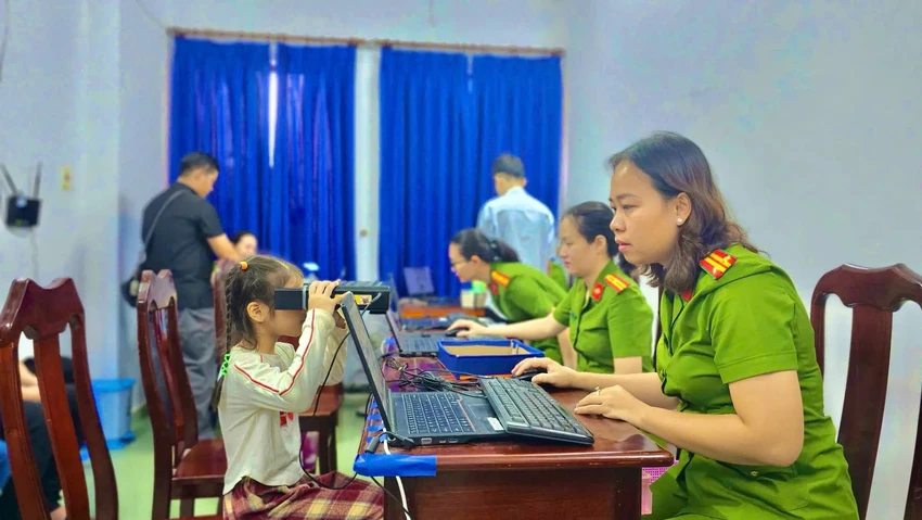 cong-an-tp-hcm-va-he-thong-chinh-tri-kien-tao-chinh-quyen-phuc-vu-2-3621-8524.jpg