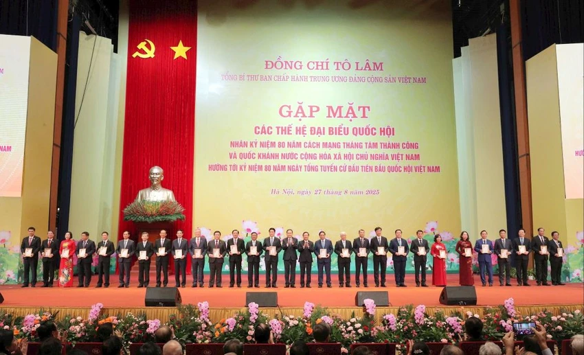tong-bi-thu-to-lam-phat-bieu-ky-niem-chuong.jpg