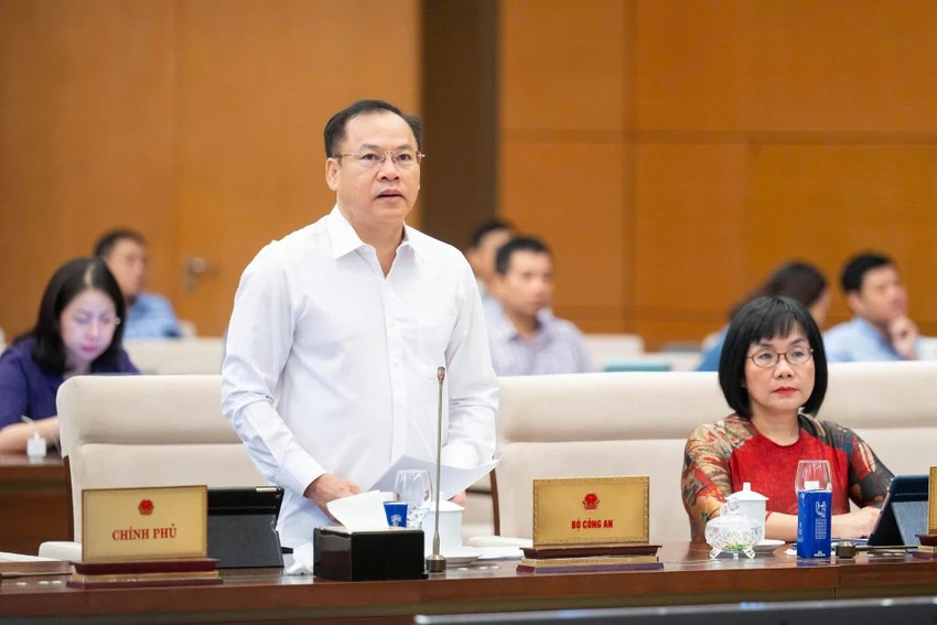 ly-lich-tu-phap-nguyen-van-long.jpg