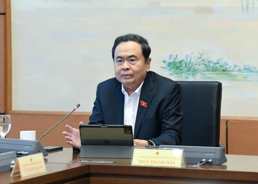 chu-tich-quoc-hoi-giao-duc-y-te.JPG