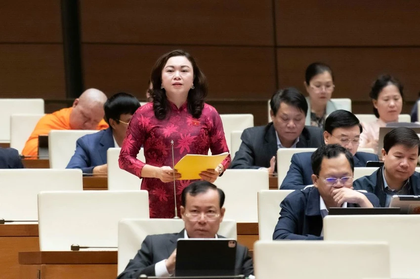 nhan-vien-y-te-ngoc.jpg