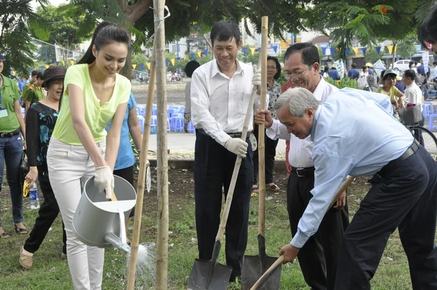 Diễm Hương đã cố ý vi phạm Luật Cư trú ảnh 2 Diễm Hương đã cố ý vi phạm Luật Cư trú ảnh 2