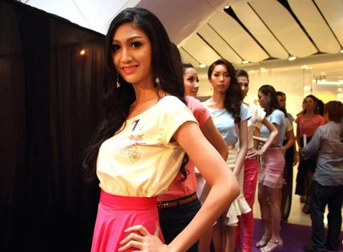 Miss Tiffany's Universe là cuộc thi sắc đẹp dành cho những người chuyển giới được tổ chức hàng năm ở Thái Lan (bắt đầu từ năm 1998). Đêm chung kết diễn ra trongtháng 5. Người chiến thắng trong cuộc thi năm ngoái là Khun Naetnapada. t9-3848-1396057288.jpg