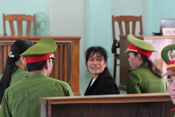 Tuyên án vụ kỳ án trộm dê: Bị cáo được giảm nhẹ hình phạt ảnh 10 Tuyên án vụ kỳ án trộm dê: Bị cáo được giảm nhẹ hình phạt ảnh 10
