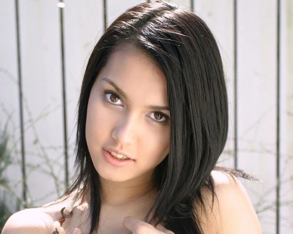 Maria Ozawa già nua, cứng đờ với khuôn mặt căng bóng như búp bê 7