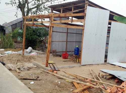 Sau khi trả hết nợ, anh Tranh còn một ít tiền về quê cất căn nhà nhỏtrên phần đất chị ruột cho. Ảnh:Ái Nam. nha-anh-Tranh.jpg