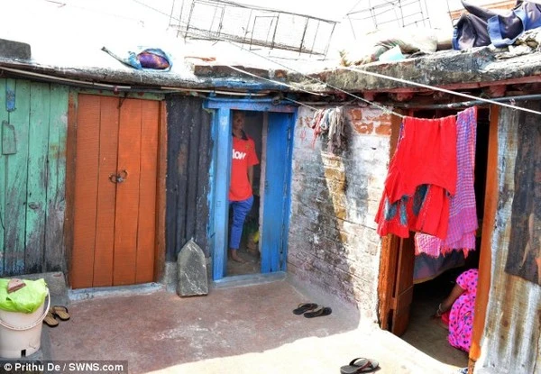 Chàng trai sống ở khu ổ chuột, mẹ là gái mại dâm được MU chiêu mộ ảnh 10