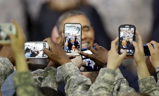 Tổng thống Mỹ Obama tại căn cứ Yongsan (Hàn Quốc) sáng 26-4. Ảnh: Reuters