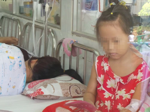Hi hữu: Bé gái bị dập tụy vì chơi xe điện đụng ảnh 1 Bé Tiên đang còn được theo dõi điều trị tại Bệnh viện Nhi đồng 1.