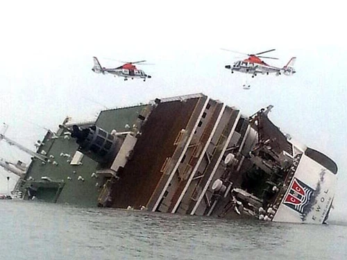Thủy thủ phà Sewol bỏ mặc cả đồng đội bị thương ảnh 1 - 1