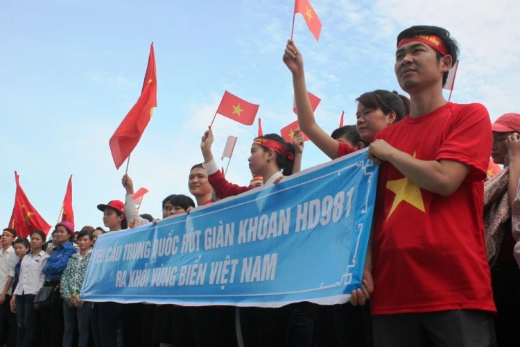 Nhân sĩ xứ Thanh mít tinh khẳng định chủ quyền vùng biển ảnh 6 Nhân sĩ xứ Thanh mít tinh khẳng định chủ quyền vùng biển ảnh 6