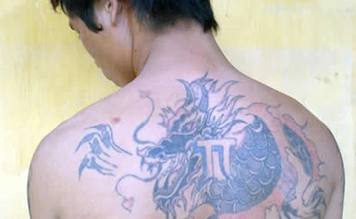 Hình xăm trổ trên lưng Nhị. nhi-dai-ca-5683-1399974332.jpg