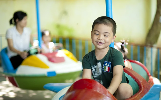 Công viên, rạp xiếc đông nghịt người bất chấp nắng nóng ảnh 9 Công viên, rạp xiếc đông nghịt người bất chấp nắng nóng ảnh 9