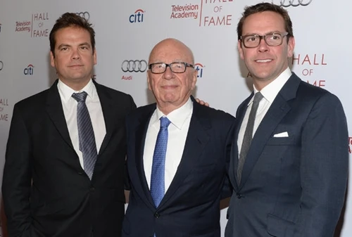 Rupert Murdoch cùng hai con trai - Lachlan (trái) và James (phải). Ảnh:AFP murdoch-7832-1401609894.jpg