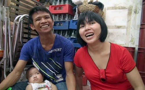 Vợ chồng Mão - Tú hạnh phúc khi nhớ về ngày thiên thần nhỏ của gia đình ra đời. vo-chong-khuyet-tat-1469-1401505312.jpg