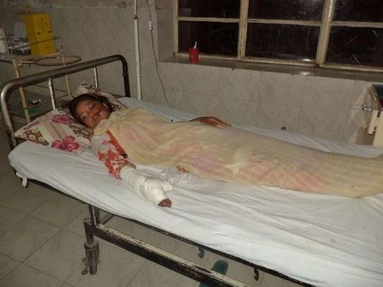 Nạn nhân Saba Maqsood, 18 tuổi, đã qua khỏi nguy kịch. Ảnh: Reuters Nạn nhân Saba Maqsood, 18 tuổi, đã qua khỏi nguy kịch. Ảnh: Reuters