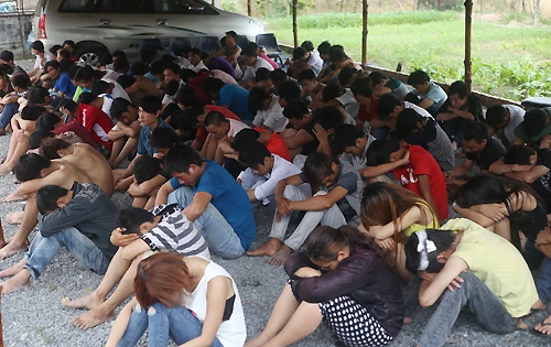 Hơn 1.000 người đã bị Công an Bình Dương bắt sau vụ lợi dụng biểu tình phản đối Trung Quốc để đập phá các doanh nghiệp. Ảnh:Nguyệt Triều. bat-hang-tram-nguoi-2404-1402045355.jpg