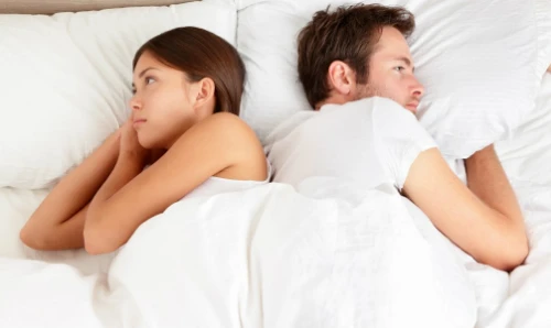 Ảnh minh họa:Mindfulattractionplan.com. couple-in-bed-upset-1024x682-6064-140252