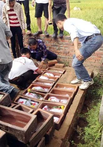 Đau lòng chuyện xác thai nhi ở Đồi Cốc ảnh 3