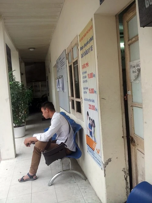 Thưa thớt người đến tìm hiểu thủ tục đăng kí xe máy điện