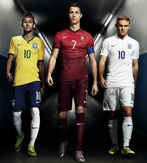 Ronaldo (giữa) và Rooney (phải) là hai trong những người thi đấu đáng thất vọng nhất ở lượt trận ra quân. anh-1-1890-1403086057.jpg