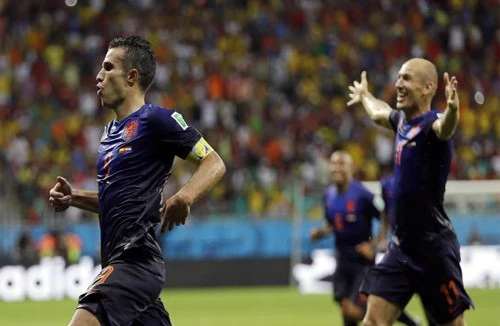 Van Persie lập cú đúp ngay trận đầu giải năm nay. Ảnh:AP. anh-2-3187-1403086057.jpg