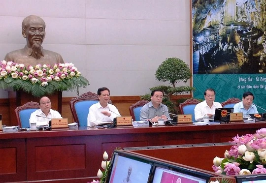 Thủ tướng Nguyễn Tấn Dũng giao các cơ quan chức năng tiếp tục củng cố, chuẩn bị hồ sơ để Trung ương Đảng xem xét, cân nhắc thực hiện kiện Trung Quốc Thủ tướng Nguyễn Tấn Dũng giao các cơ quan chức năng tiếp tục củng cố, chuẩn bị hồ sơ để Trung ương Đảng xem xét, cân nhắc thực hiện kiện Trung Quốc