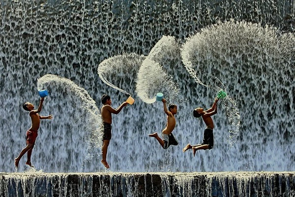 Chùm ảnh tuyệt đẹp về tuổi thơ của trẻ em trên toàn thế giới ảnh 26
