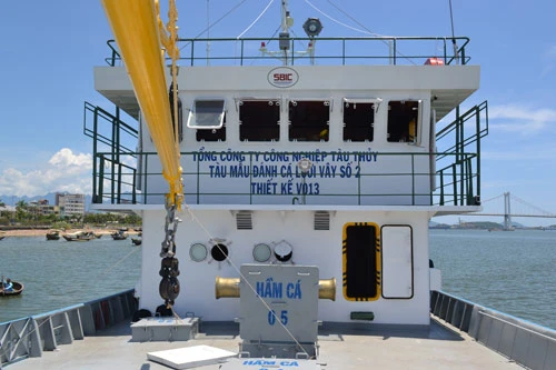 Cận cảnh tàu cá vỏ sắt đầu tiên sắp vươn khơi ảnh 10 - 10