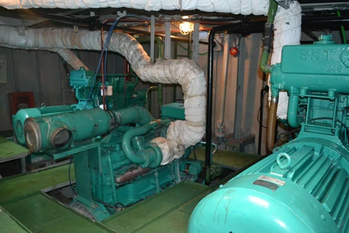 Cận cảnh tàu cá vỏ sắt đầu tiên sắp vươn khơi ảnh 19 - 19