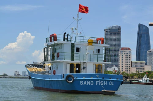 Cận cảnh tàu cá vỏ sắt đầu tiên sắp vươn khơi ảnh 8 - 8