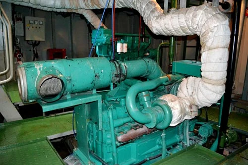 Cận cảnh tàu cá vỏ sắt đầu tiên sắp vươn khơi ảnh 20 - 20