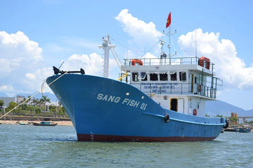 Cận cảnh tàu cá vỏ sắt đầu tiên sắp vươn khơi ảnh 7 - 7