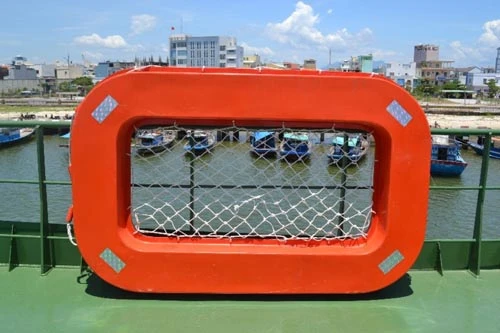 Cận cảnh tàu cá vỏ sắt đầu tiên sắp vươn khơi ảnh 22 - 22