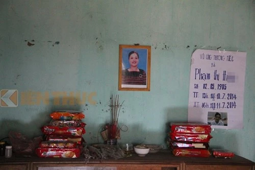 Nhìn vào di ảnh của chị Phạm Thị H bà con trong xóm Nà Vanh ai nấy cũng đều xót thương.