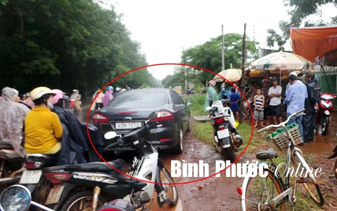 Giám đốc cầu đường dùng xe hơi chặn đường “người trong mộng” ảnh 1 Giám đốc cầu đường dùng xe hơi chặn đường “người trong mộng” ảnh 1